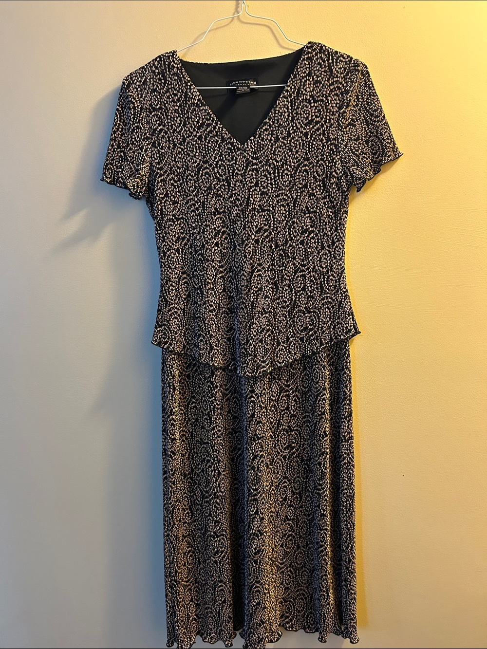 connected apparel Black and Cream V-Neck Midi Dress